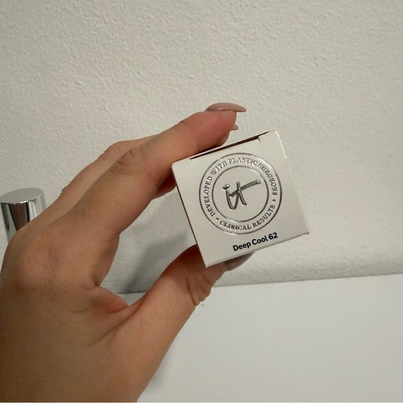 It Cosmetics Your Skin But Better Foundation Medium Coverage Deep Cool 62 - Picture 7 of 7